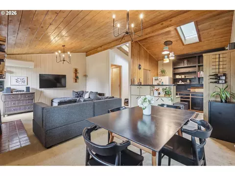 Dining - 3835 Blanton Rd, Eugene, OR 97405 photo 2 of 3