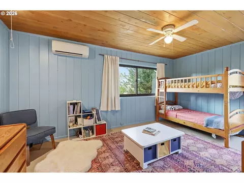 Bedroom - 3835 Blanton Rd, Eugene, OR 97405 photo 3 of 8