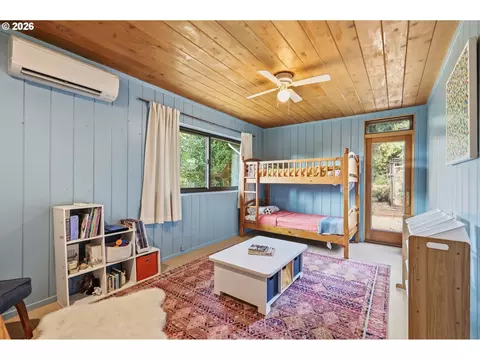 Bedroom - 3835 Blanton Rd, Eugene, OR 97405 photo 4 of 8
