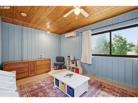 Bedroom - 3835 Blanton Rd, Eugene, OR 97405 photo 5 of 8