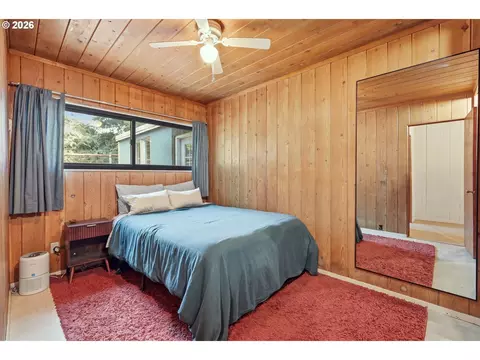 Bedroom - 3835 Blanton Rd, Eugene, OR 97405 photo 1 of 8
