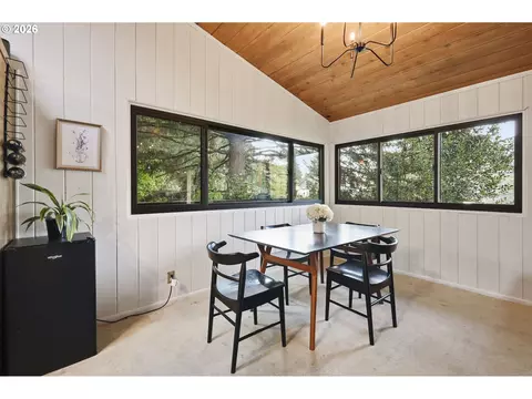 Dining - 3835 Blanton Rd, Eugene, OR 97405 photo 1 of 3