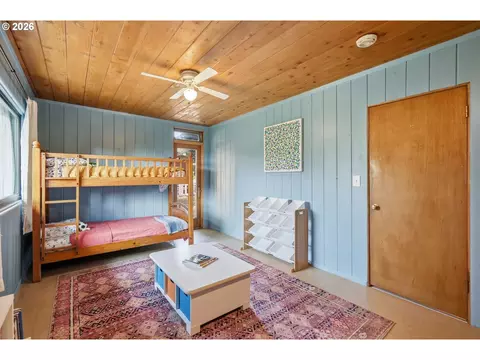 Bedroom - 3835 Blanton Rd, Eugene, OR 97405 photo 6 of 8