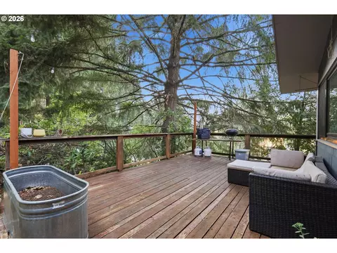 Exterior - 3835 Blanton Rd, Eugene, OR 97405 photo 8 of 15