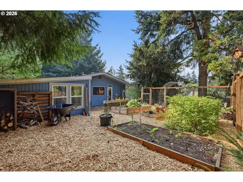 Exterior - 3835 Blanton Rd, Eugene, OR 97405 photo 11 of 15