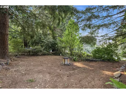 Exterior - 3835 Blanton Rd, Eugene, OR 97405 photo 6 of 15