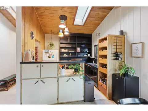Kitchen - 3835 Blanton Rd, Eugene, OR 97405 photo 6 of 6