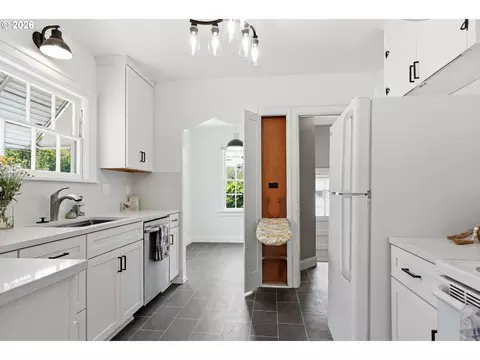 1694 Washington St, Eugene, OR 97401 photo 12