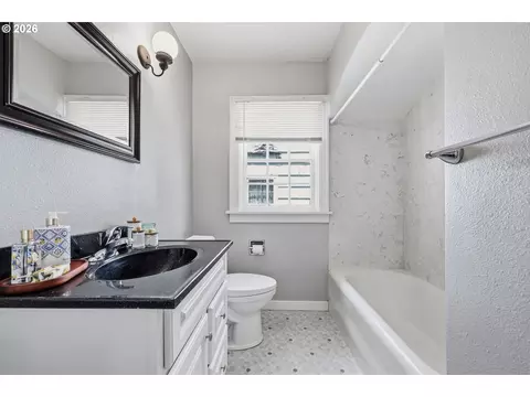 1694 Washington St, Eugene, OR 97401 photo 22