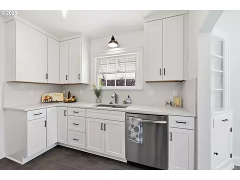 1694 Washington St, Eugene, OR 97401 photo 13