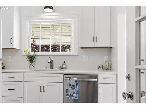 1694 Washington St, Eugene, OR 97401 photo 14