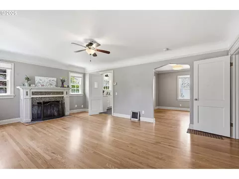 1694 Washington St, Eugene, OR 97401 photo 8