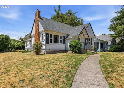 1694 Washington St, Eugene, OR 97401 photo 2