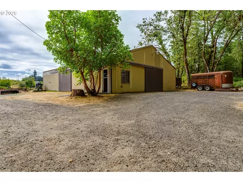 Exterior - 26718 Cantrell Rd, Eugene, OR 97402 photo 6 of 9