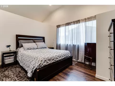 Bedroom - 26718 Cantrell Rd, Eugene, OR 97402 photo 4 of 4