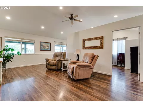 Living - 26718 Cantrell Rd, Eugene, OR 97402 photo 5 of 5