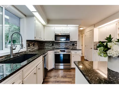 Kitchen - 26718 Cantrell Rd, Eugene, OR 97402 photo 1 of 5