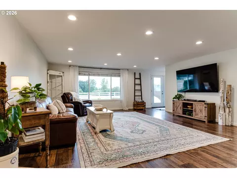 Living - 26718 Cantrell Rd, Eugene, OR 97402 photo 2 of 5