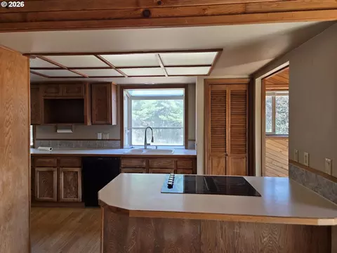 Kitchen - 8377 SE Regner Rd, Gresham, OR 97080 photo 1 of 4