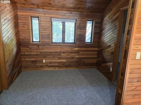 Bedroom - 8377 SE Regner Rd, Gresham, OR 97080 photo 1 of 5