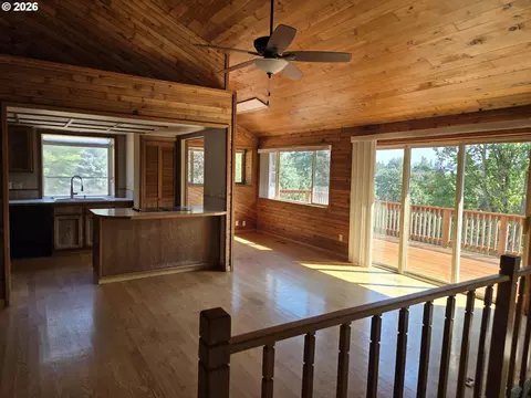 Living - 8377 SE Regner Rd, Gresham, OR 97080 photo 3 of 7