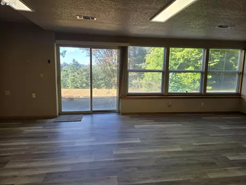 Living - 8377 SE Regner Rd, Gresham, OR 97080 photo 6 of 7