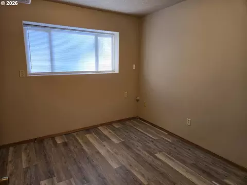 Bedroom - 8377 SE Regner Rd, Gresham, OR 97080 photo 4 of 5
