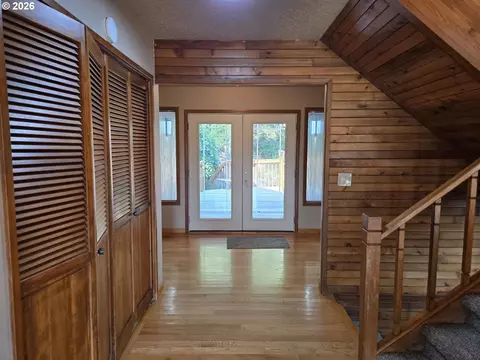 Entry Way - 8377 SE Regner Rd, Gresham, OR 97080 photo 1 of 2