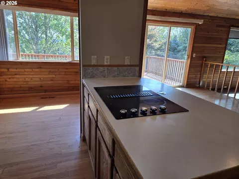 Kitchen - 8377 SE Regner Rd, Gresham, OR 97080 photo 2 of 4