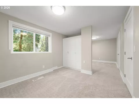 Bedroom - 27 Marlboro Ln, Eugene, OR 97405 photo 7 of 11