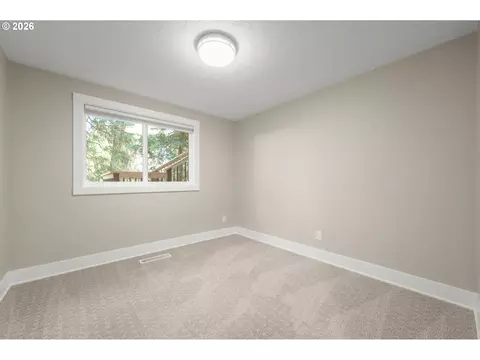 Bedroom - 27 Marlboro Ln, Eugene, OR 97405 photo 6 of 11