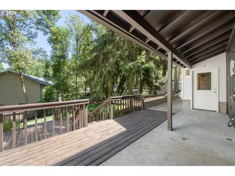 Exterior - 27 Marlboro Ln, Eugene, OR 97405 photo 4 of 7