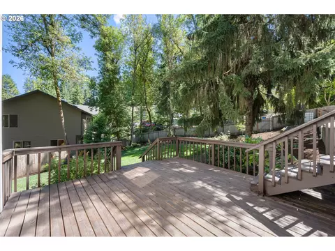 Exterior - 27 Marlboro Ln, Eugene, OR 97405 photo 5 of 7