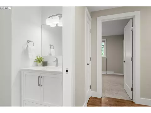 Entry Way - 27 Marlboro Ln, Eugene, OR 97405 photo 6 of 6