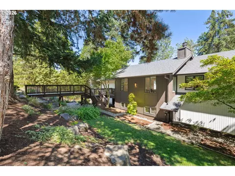 Exterior - 27 Marlboro Ln, Eugene, OR 97405 photo 2 of 7