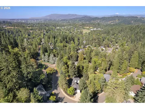 View/Area - 27 Marlboro Ln, Eugene, OR 97405 photo 2 of 2