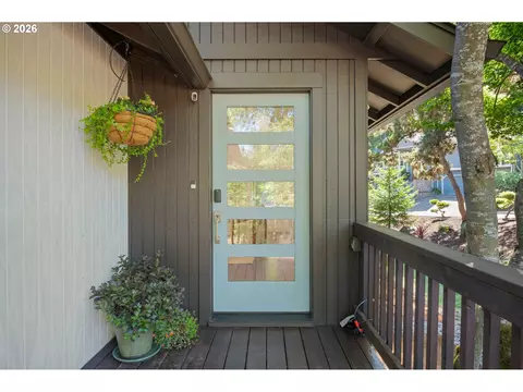 Entry Way - 27 Marlboro Ln, Eugene, OR 97405 photo 1 of 6