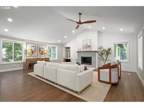 Living - 27 Marlboro Ln, Eugene, OR 97405 photo 1 of 4