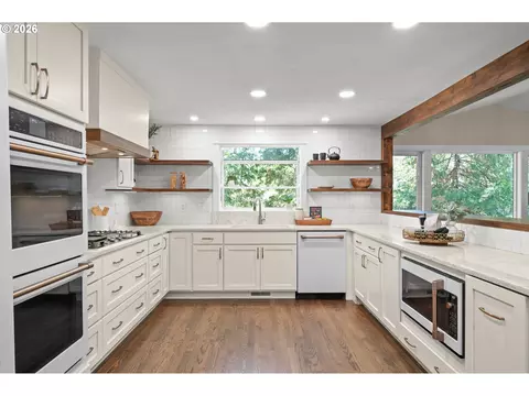 Kitchen - 27 Marlboro Ln, Eugene, OR 97405 photo 3 of 6