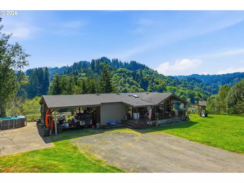 63562 Daniels Creek Rd, Coos Bay, OR 97420