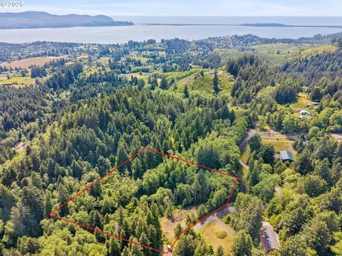 9450 Willowbrook Dr #1500, Tillamook, OR 97141
