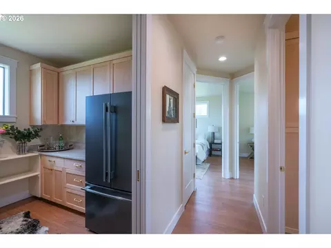 Entry Way - 28356 Siesta Ln, Eugene, OR 97402 photo 2 of 3