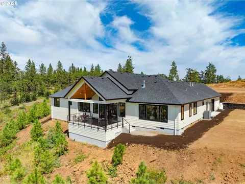Exterior - 28356 Siesta Ln, Eugene, OR 97402 photo 3 of 5