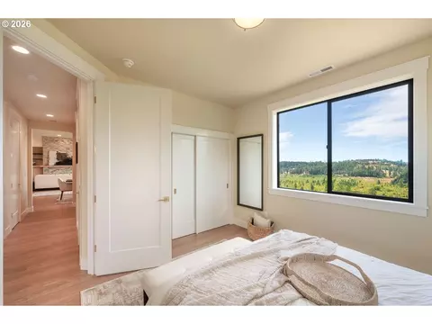 Bedroom - 28356 Siesta Ln, Eugene, OR 97402 photo 4 of 6