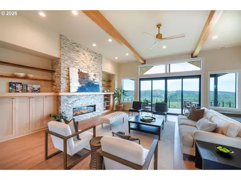 Living - 28356 Siesta Ln, Eugene, OR 97402 photo 2 of 2
