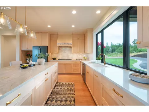 Kitchen - 28356 Siesta Ln, Eugene, OR 97402 photo 2 of 3