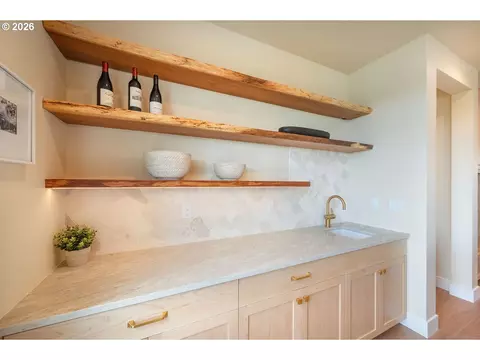 Kitchen - 28356 Siesta Ln, Eugene, OR 97402 photo 3 of 3