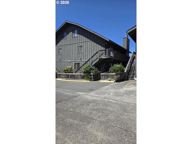 29134 Ellensburg Ave #17, Gold Beach, OR 97444