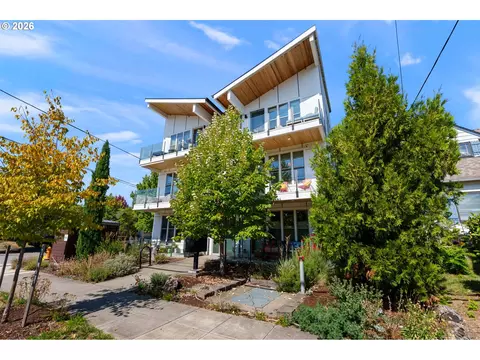 325 N Emerson St #D, Portland, OR 97217