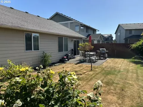 Exterior - 736 Kelsey Loop, Molalla, OR 97038 photo 4 of 5